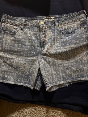 Seven7 Women's Faded Blue Paisley Print Denim Cutoff Shorts